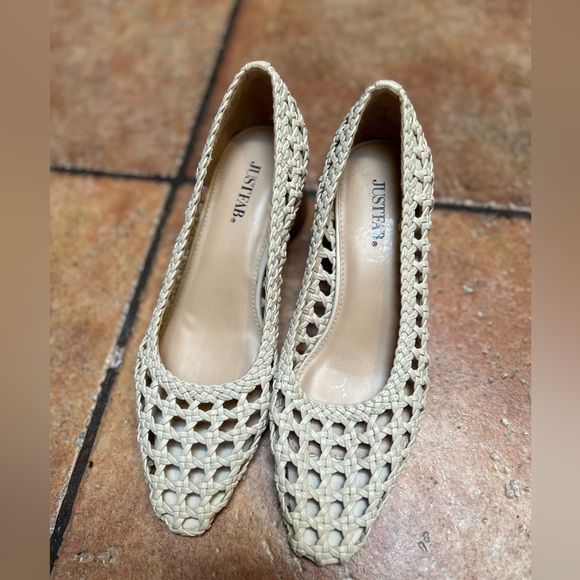 Just Fab wicker heels! Women’s size 7, perfect for summer. Low heel, cream color - Picture 5 of 5